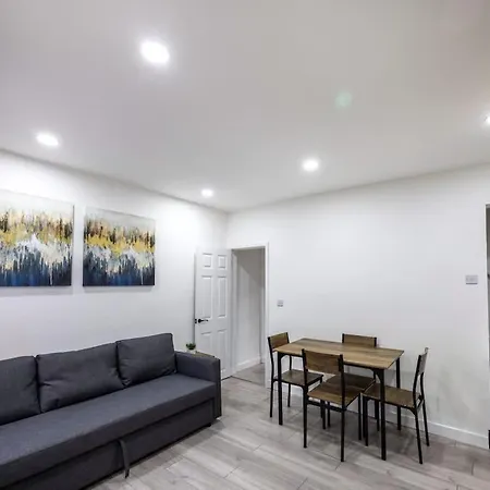 Nyaraló Parking - Wi-fi-10 Mins To Beaches -close To Tram